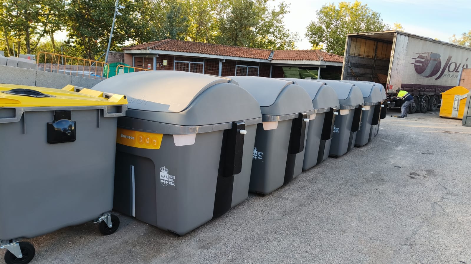 Nuevos contenedores de basura en Soto